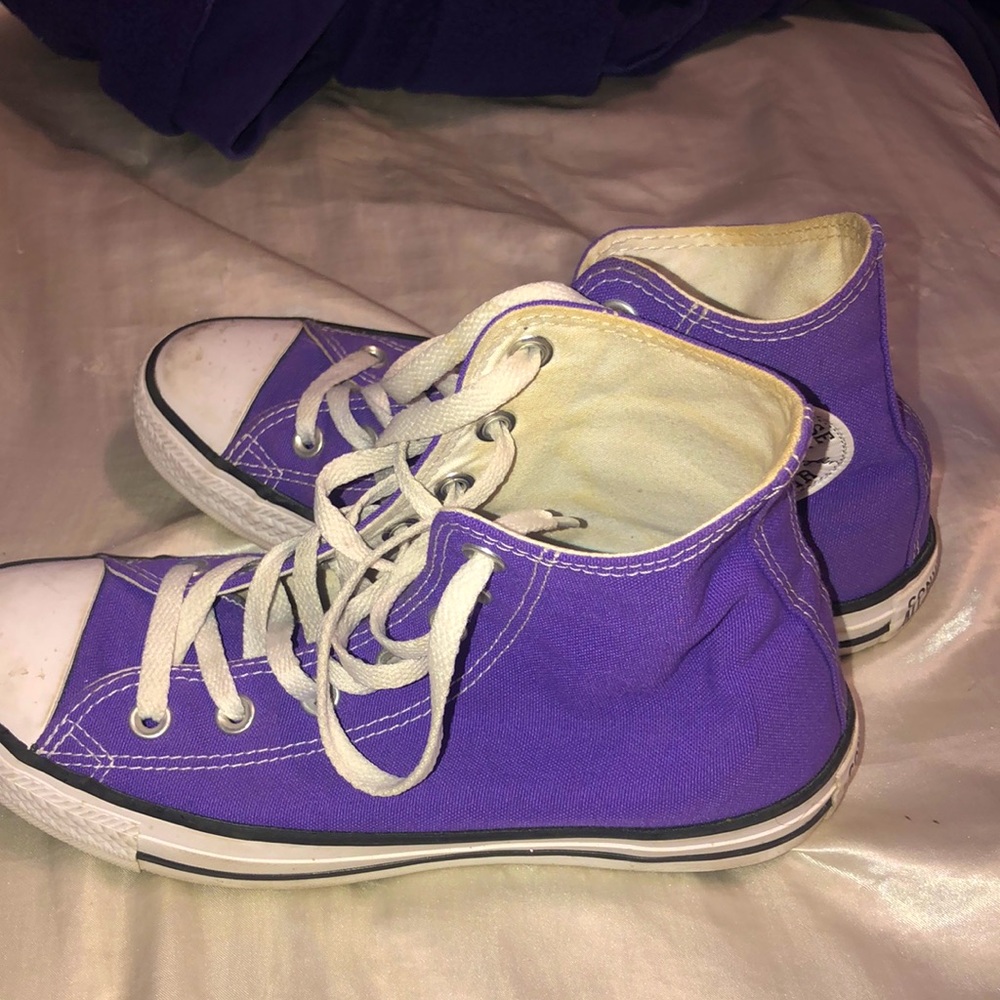 Electric purple High-top Chuck Taylor Converse
